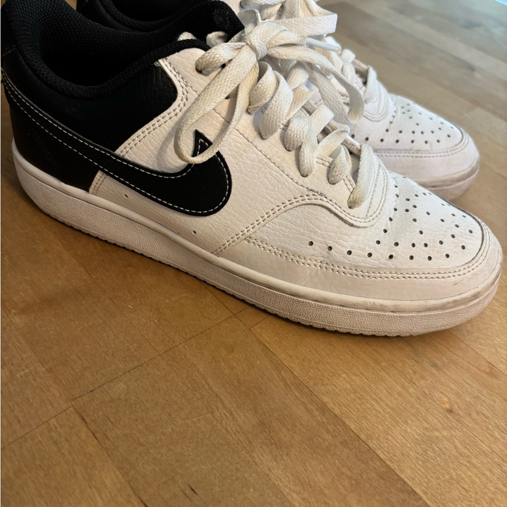 Nike White and Black Sneakers